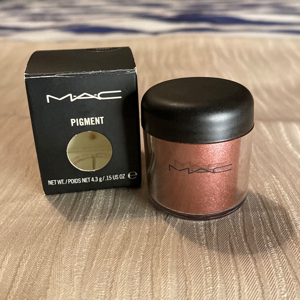 MAC “Heritage Rouge” Pigment